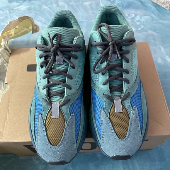 Yeezy Boost 700 “Faded Azure” - Picture 3 of 6